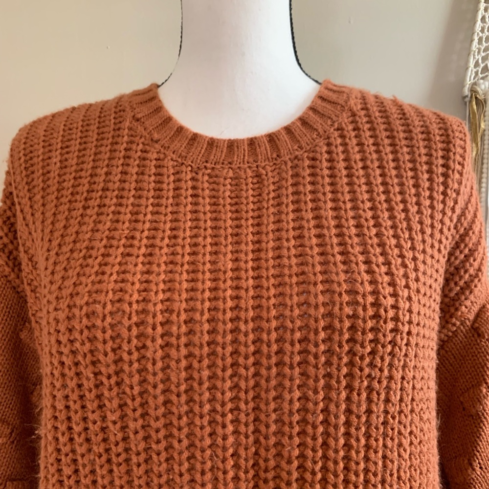 Moon and Madison halter sweater with detailed sleeves size medium EUC - Picture 2 of 7